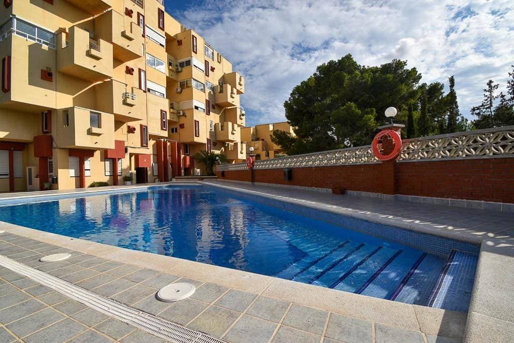 Apartmento con piscina en Sant Pere de Ribes 1
