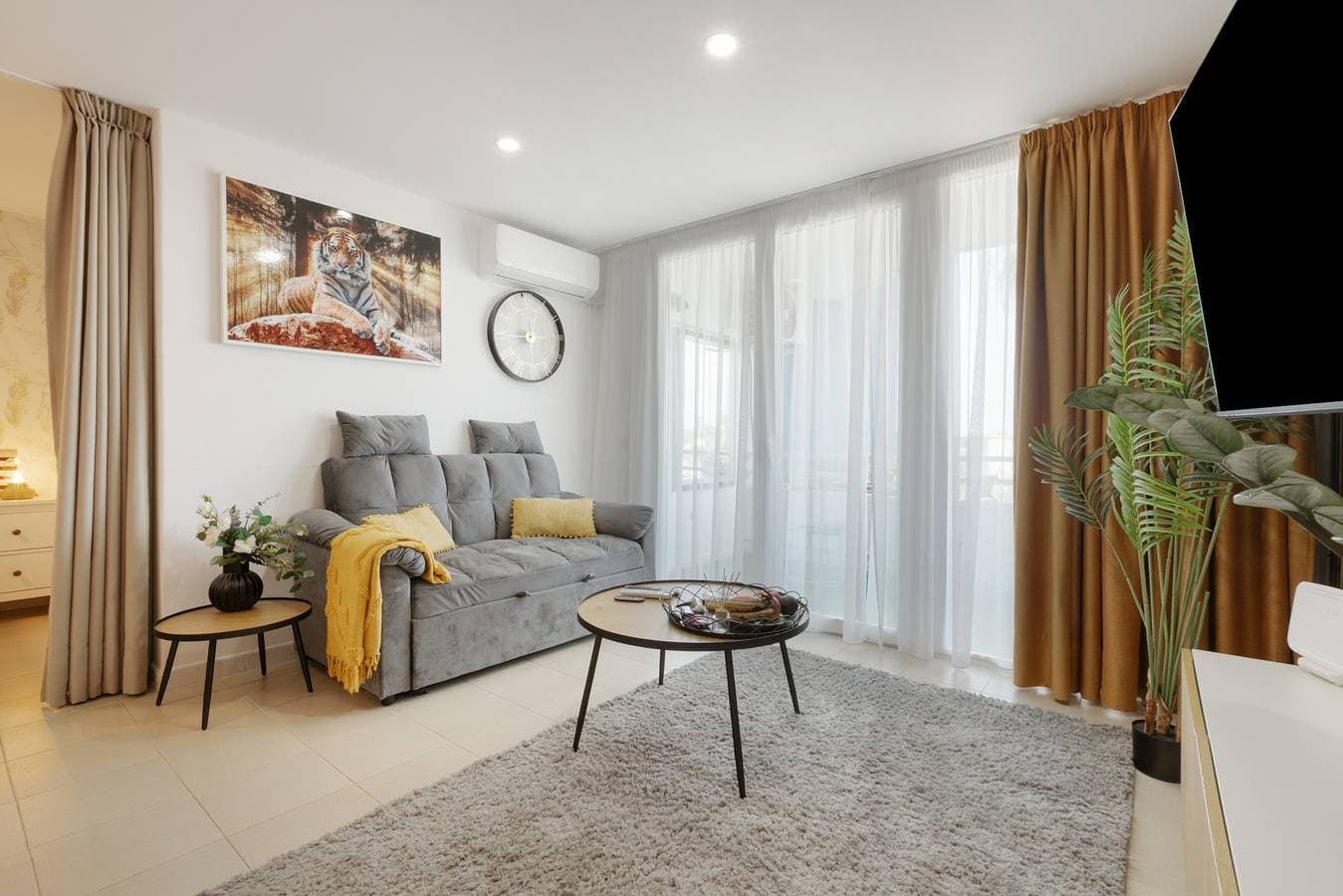 Foto 4 von 27: Ferienwohnung „Infinity Summer“ mit Bergblick, WLAN und Klimaanlage