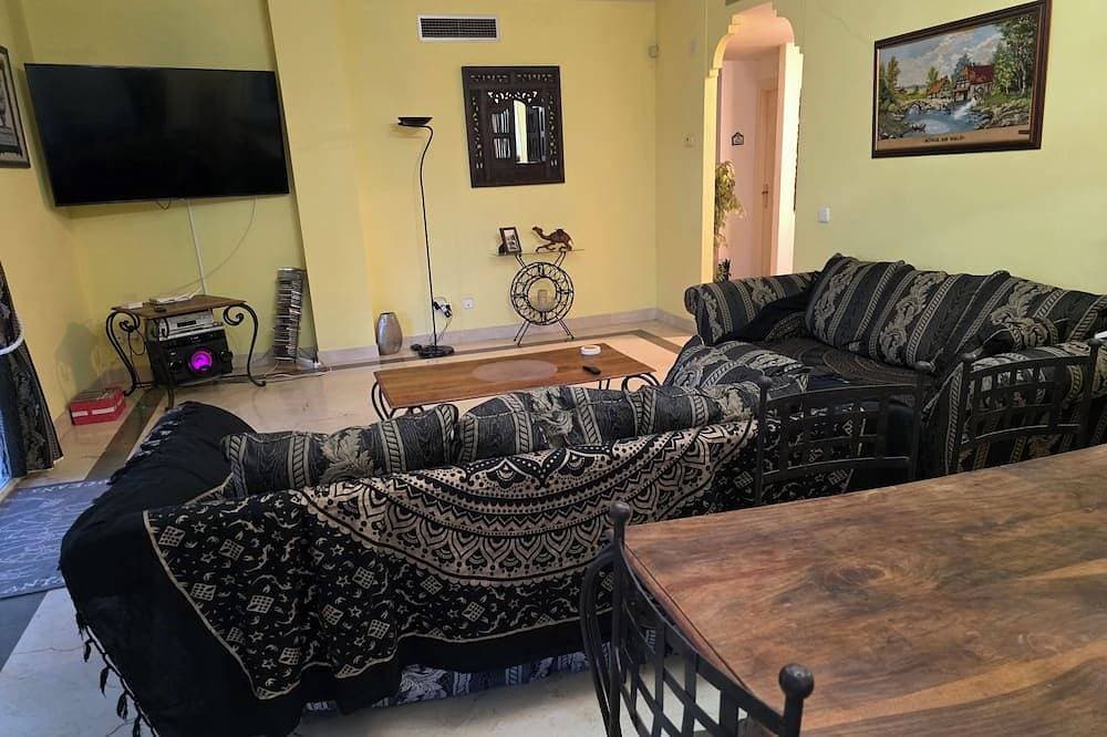 Foto 8 von 27: A lovely spacious 2-bed apartment  on beautiful El Presidente Urbanisation,