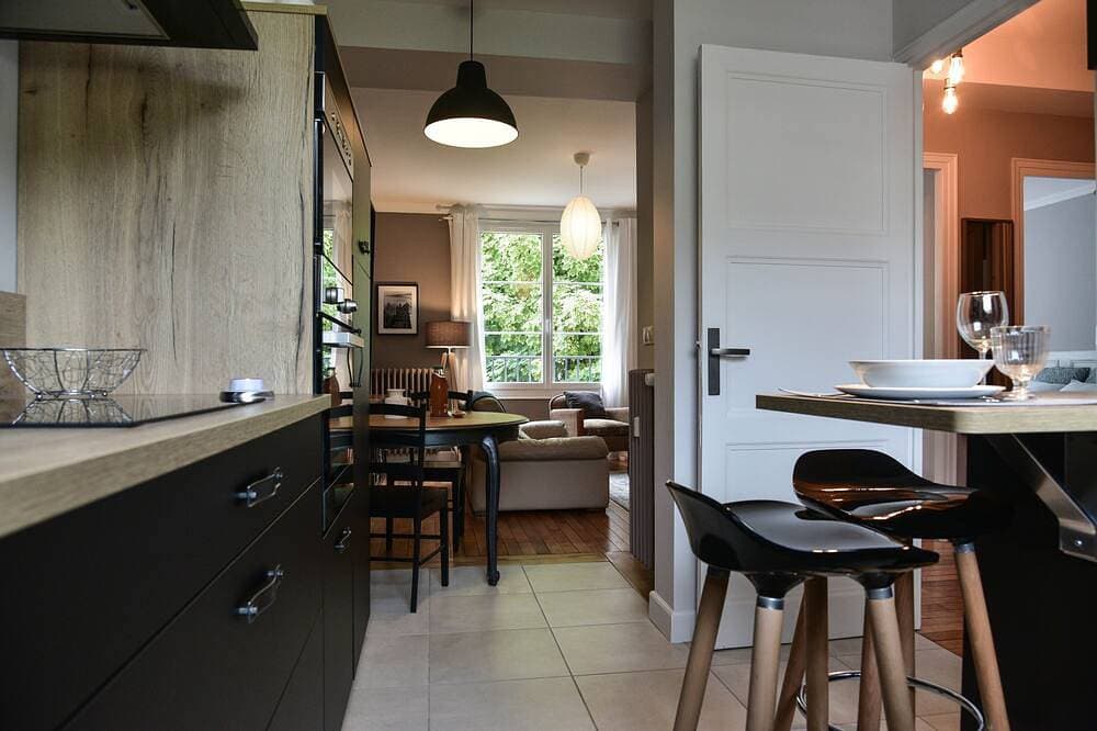 Bright, spacious apartment in town center 1