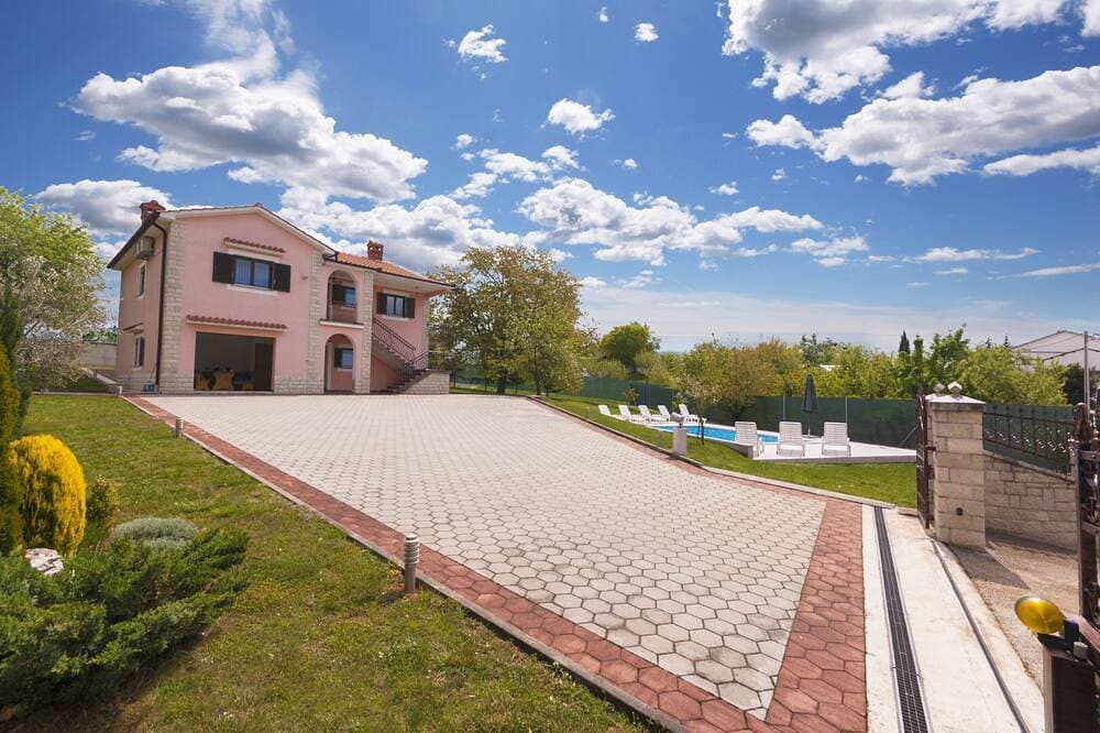 Foto 12 von 30: Charmante Villa mit Pool und Spielplatz für die ganze Familie