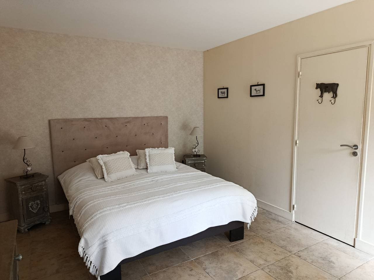 Foto 8 von 48: Zimmer 'L'étable' mit Gemeinschaftspool und gemeinsamer Terrasse