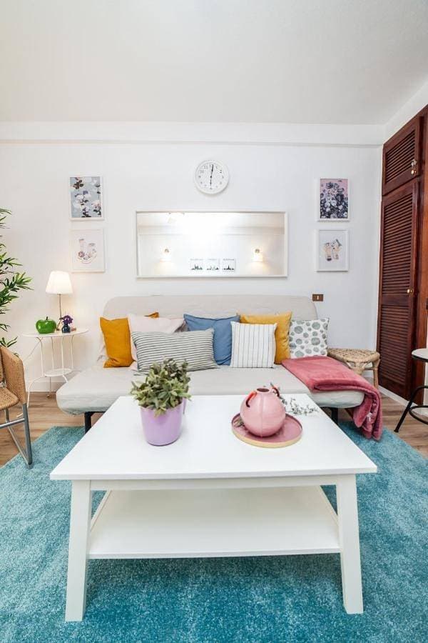 Foto 4 von 6: One-Bedroom Apartment with Balcony and City View