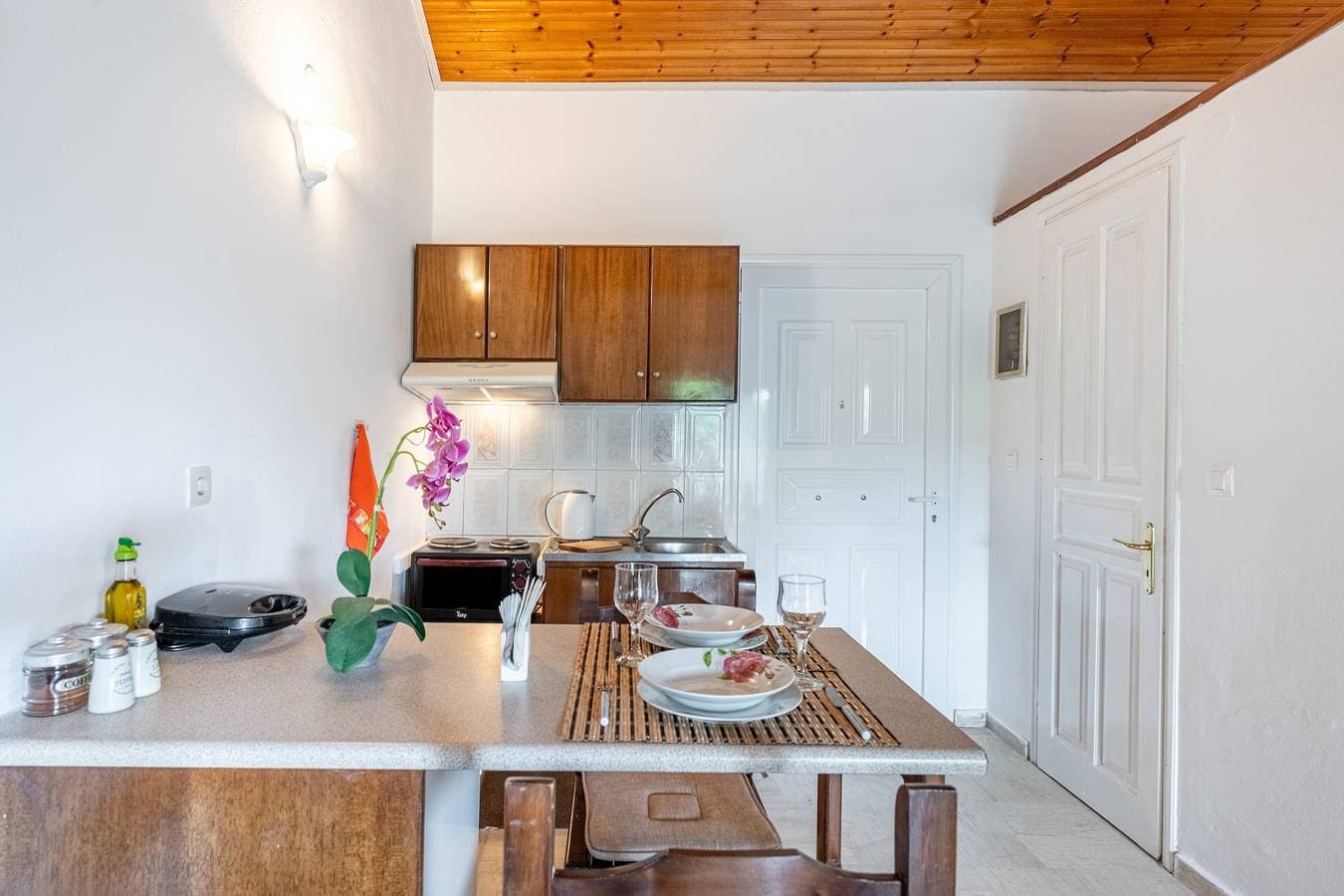Foto 8 von 22: Studio-Apartment 'Theodoros' mit Gemeinschaftsgarten, WLAN und Klimaanlage