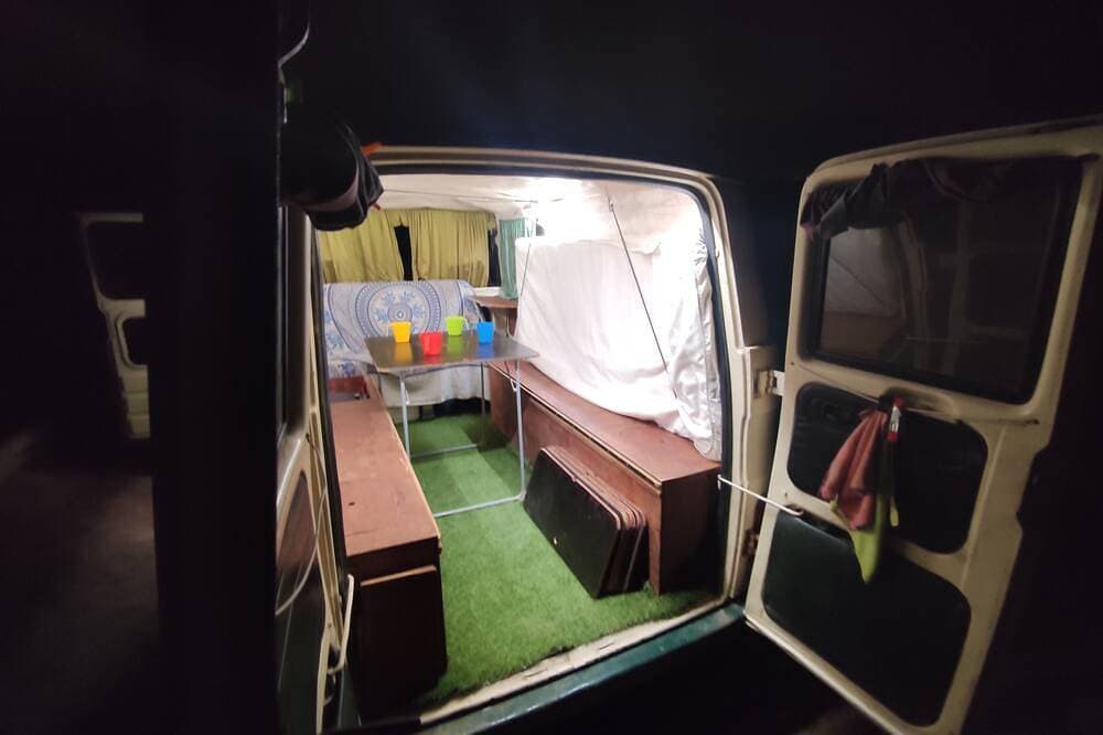 Vintage Camper Van in Mallorca, with everything for live, 9 persons driving. 1