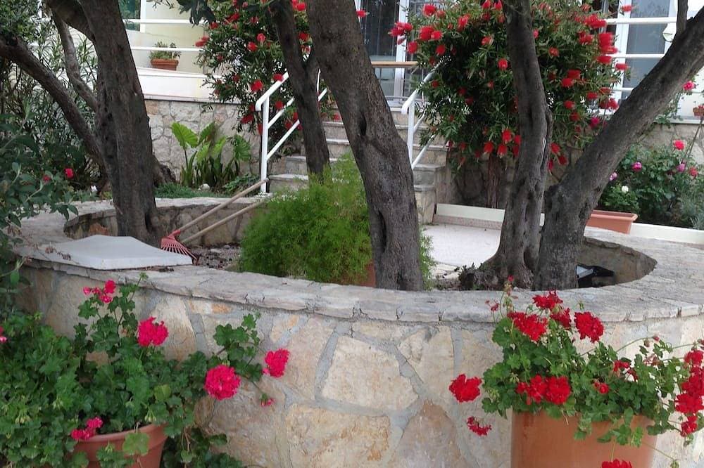 Foto 6 von 30: Villa in Podgora, 2 App. ruhig super Meer- und Inselblick. Privat Pool,WiFi