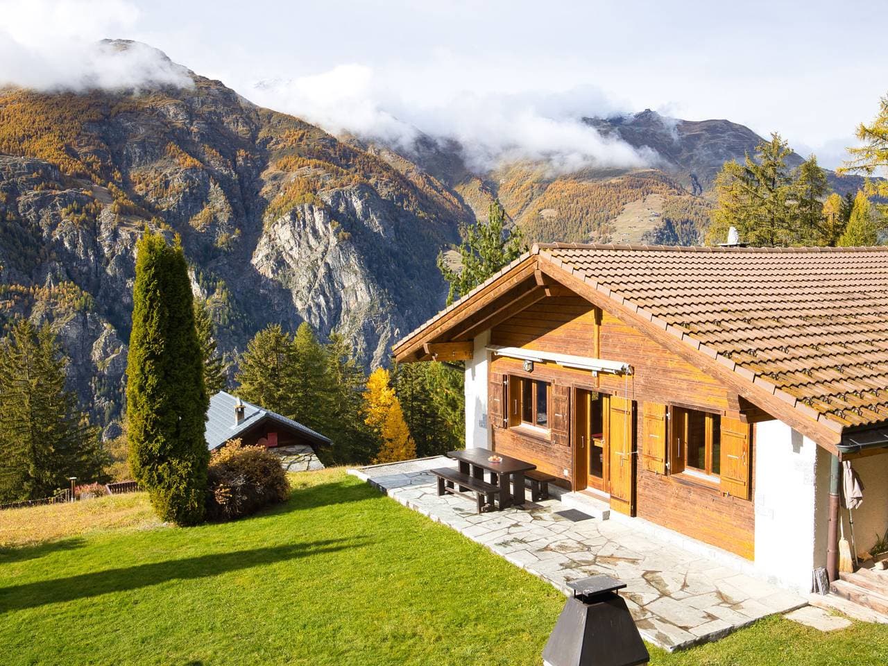 Gasenried 8 km von St.Niklaus: Gemütliches, rustikales Chalet Als man zählte 1989 1