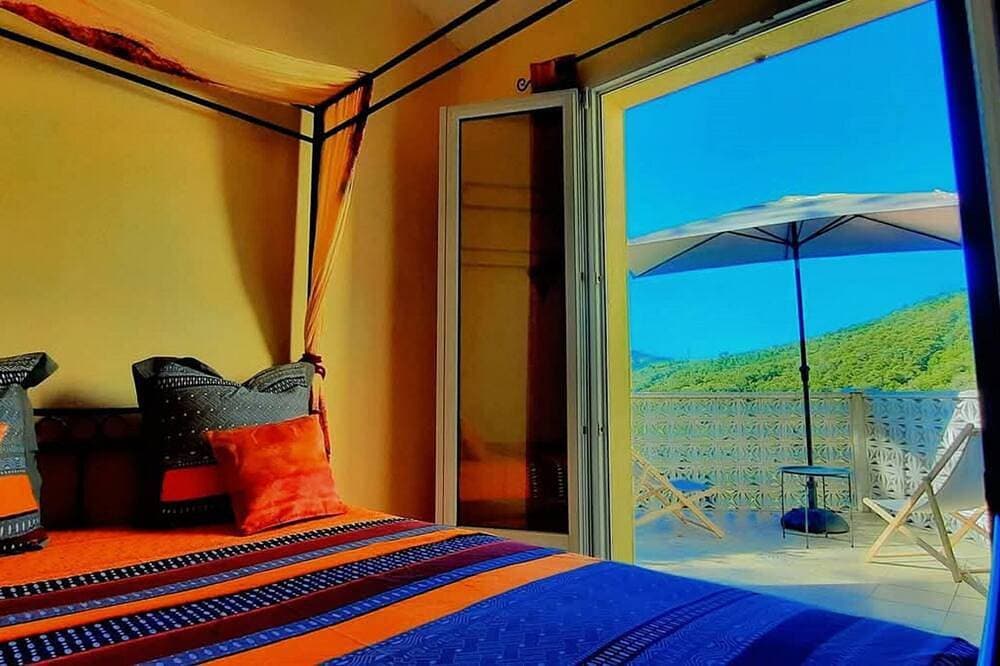 Foto 3 von 12: Beautiful villa in absolute calm with panoramic view of the Tanneron!
