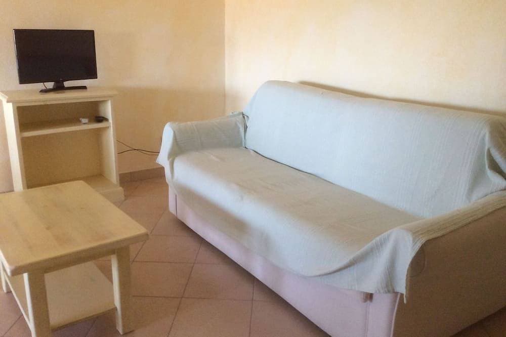 Foto 4 von 14: Large two-room apartment on the first floor, with balcony and bathroom.