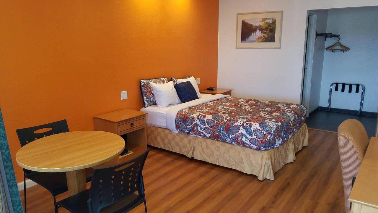 Foto 3 von 13: Double Room with Two Double Beds - Smoking