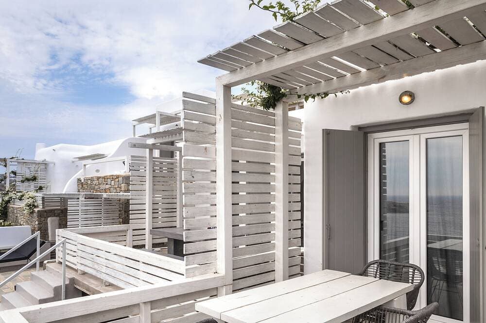 Foto 7 von 30: Superior Apartment 14- Sea View, Shared Infinity pool, Pool Bar, Gym