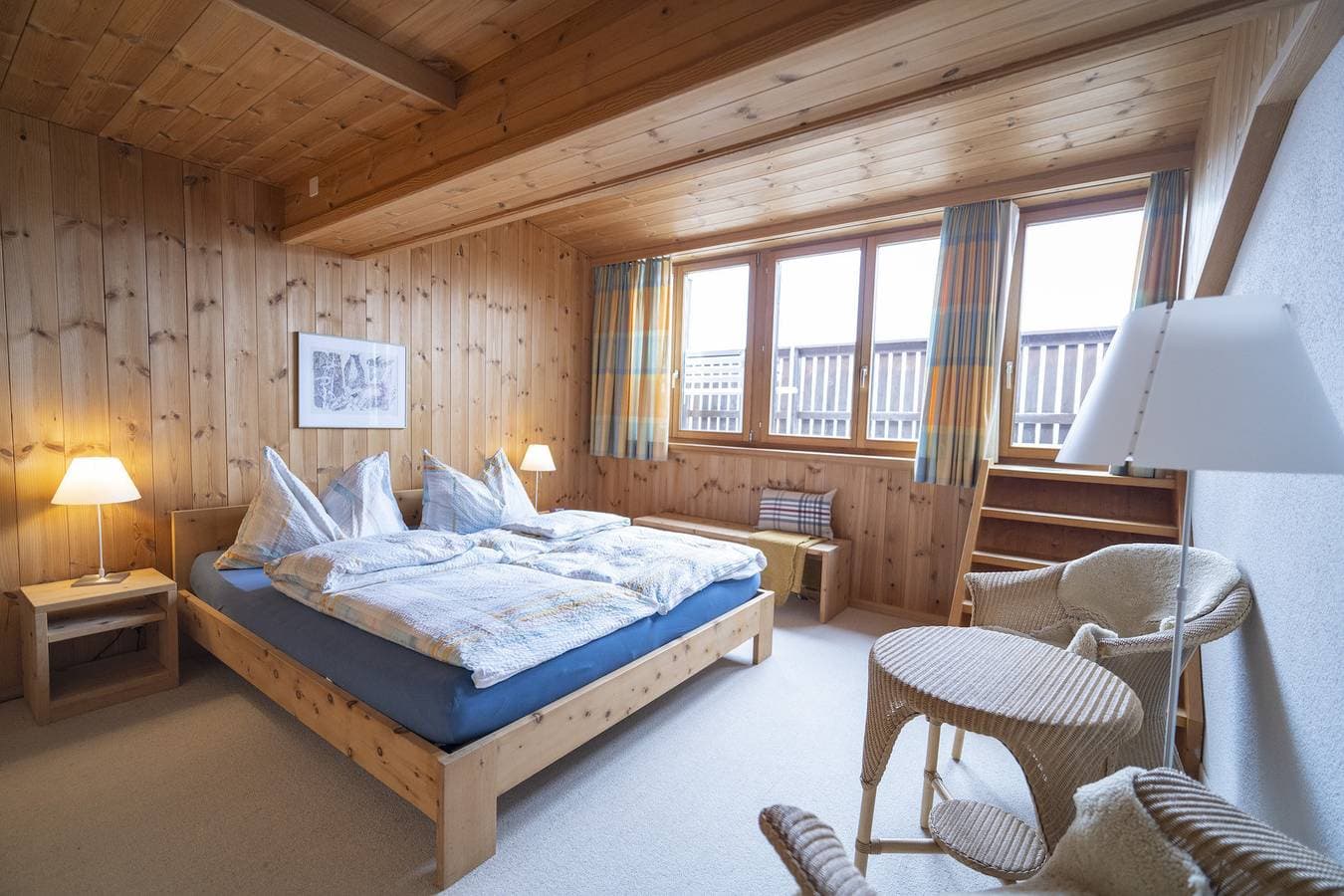 Foto 5 von 30: Chasa Rontsch Madlaina: Charmante 4.5 Zimmer-Dachwohnung mit Panorama-Aussicht mitten in Ftan