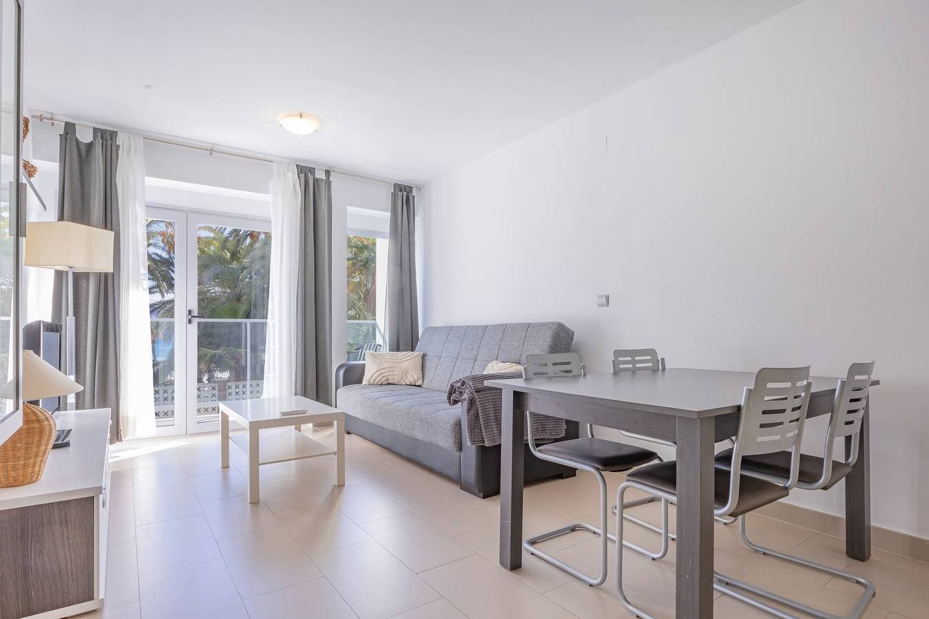 Foto 3 von 29: Ferienwohnung 'Playa De Poniente 1-5' mit Meerblick, Wi-Fi und Klimaanlage