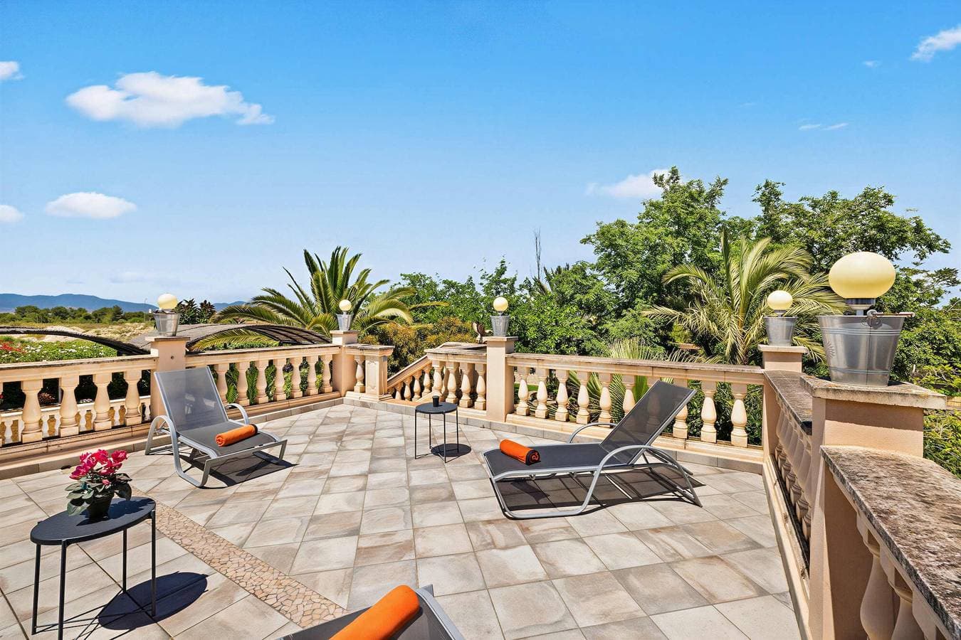 Foto 8 von 40: Villa für 8 Personen mit Pool