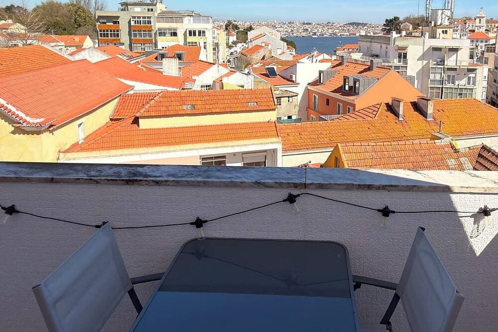 Foto 12 von 19: Lisbon View - Balcony - AC & Gigabit WiFi