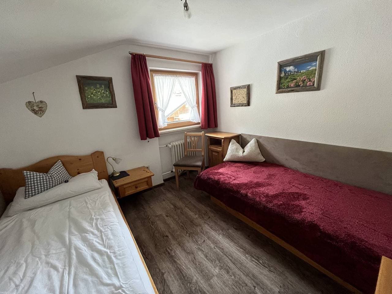 Foto 12 von 19: Ferienwohnung 2 mit Bergblick, Balkon und WLAN