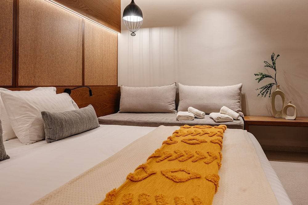 Foto 5 von 30: Horizon Apartments - Deluxe Triple Room with Side Sea View