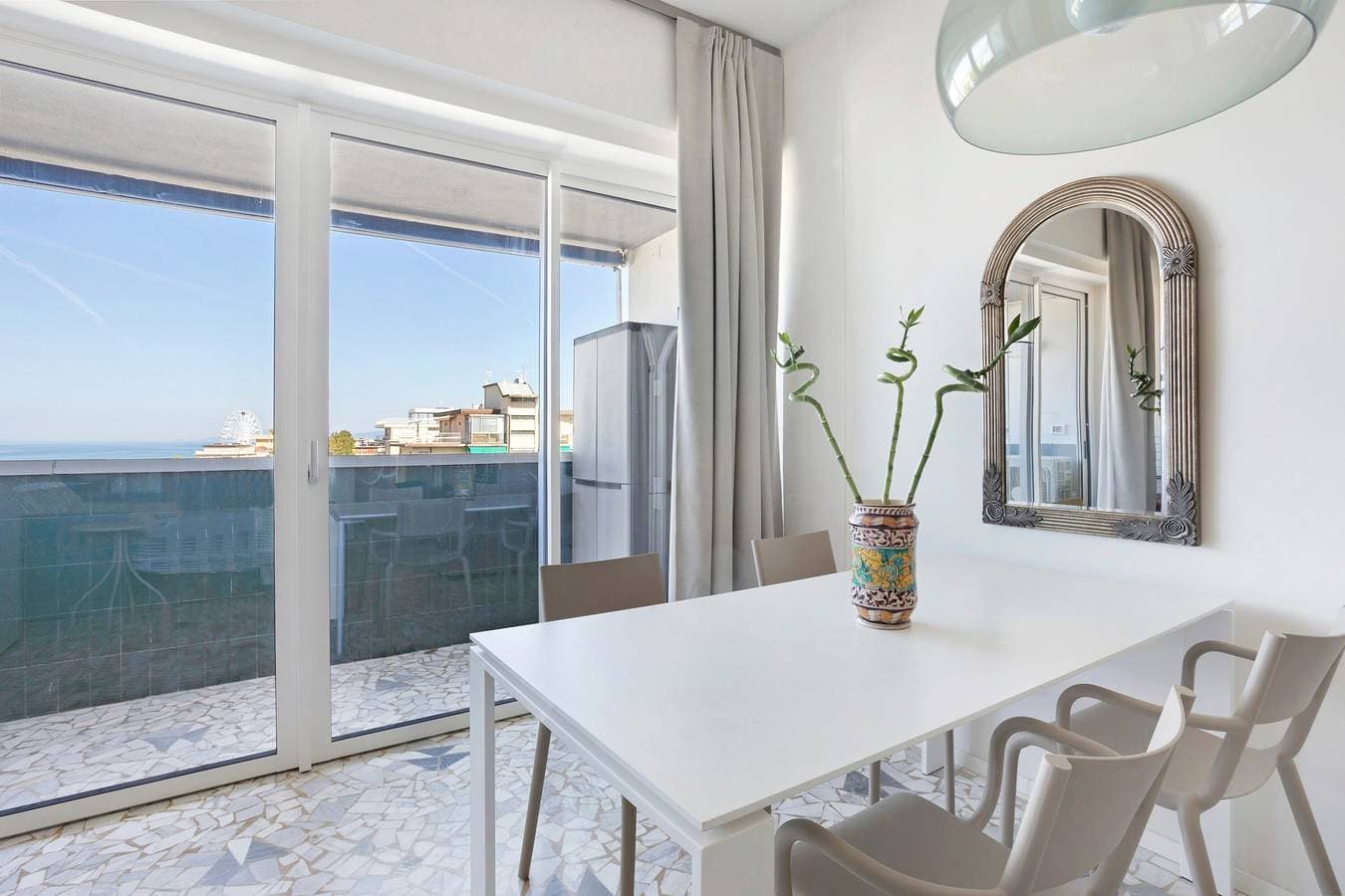 Foto 3 von 23: Appartement 'Duca D'Aosta Suite' mit Meerblick, Gemeinschaftsgarten und Klimaanlage