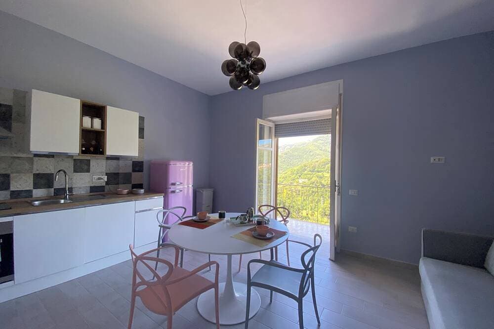 Foto 12 von 23: A pop suite in the blue of the Coast in the beautiful setting of the Lattari Mountains