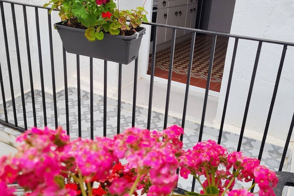 Foto 10 von 24: Charming apartment, in town, between sea and mountains. With spa area.