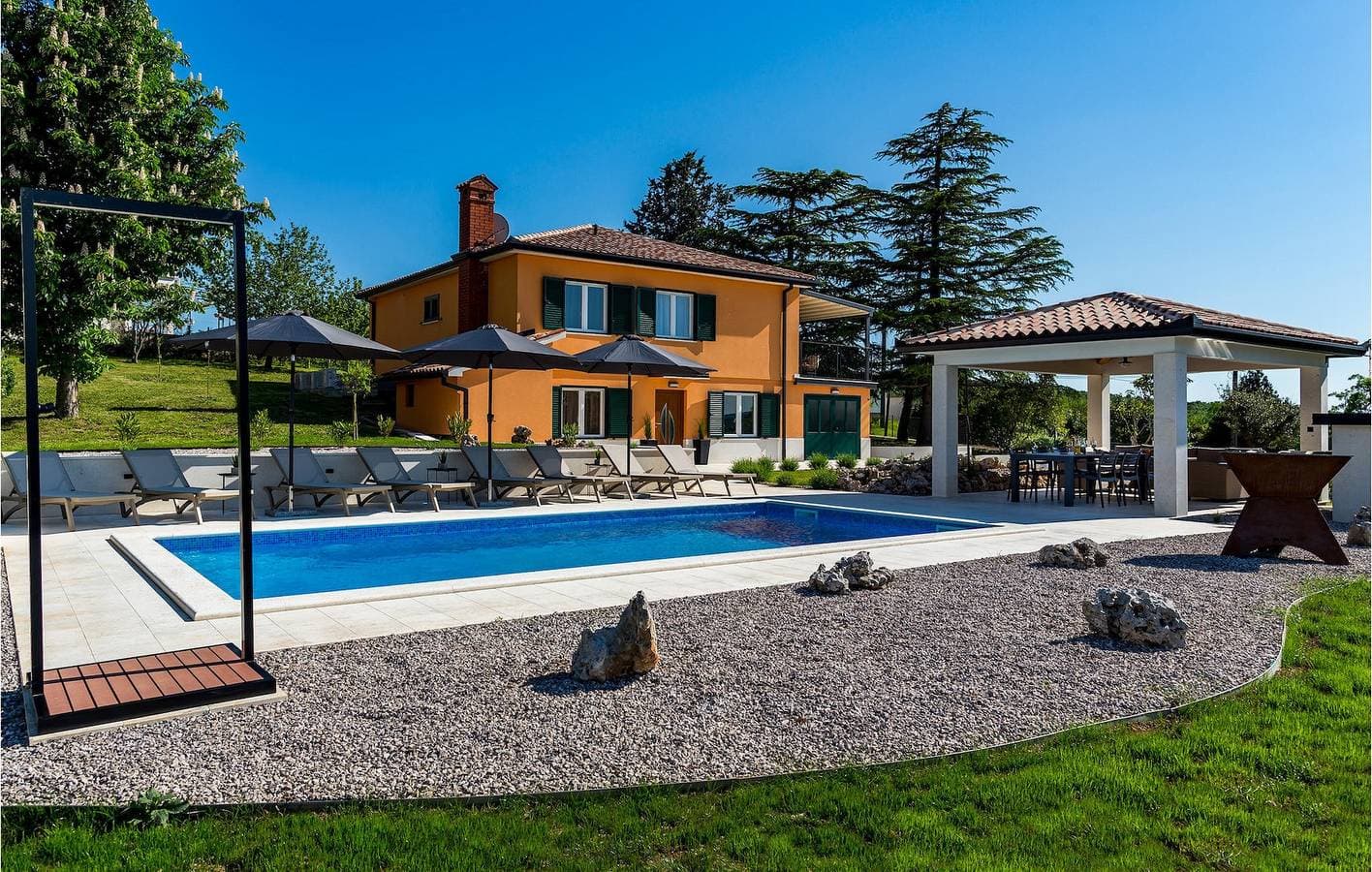 Geräumige 1-Zimmer-Wohnung mit Pool, WLAN und Parkplatz in der Nähe des Stadtzentrums 1