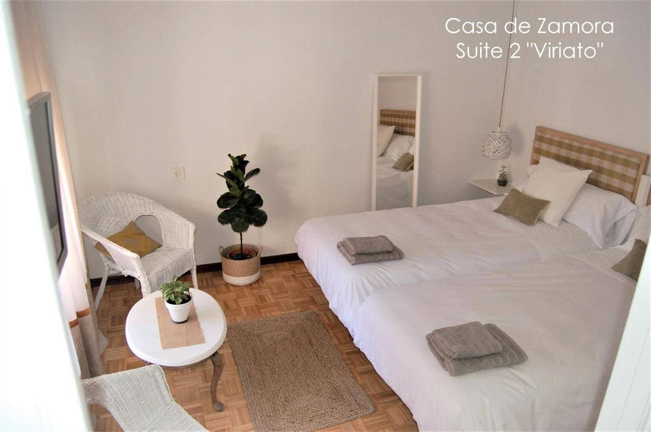 Foto 3 von 17: Double Room with Private Bathroom