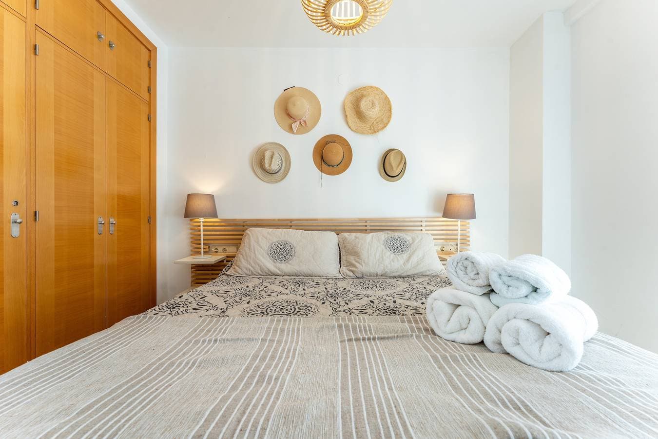 Foto 11 von 16: 'Strand-Ferienwohnung' mit Bergblick, Balkon und WLAN