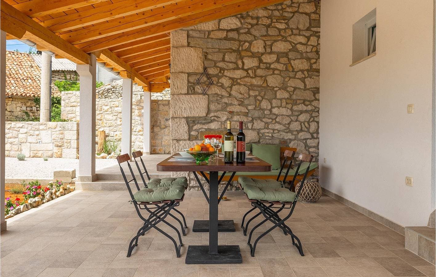 Foto 10 von 37: Gemütliche Ferienwohnung mit Pool und WLAN in der Nähe des Flusses und von Restaurants