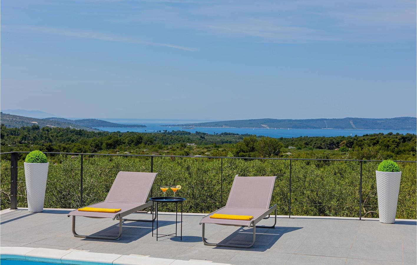 Foto 8 von 35: Nur 2 km vom Strand entfernt: Gemütliche Ferienwohnung mit Pool und moderner Ausstattung