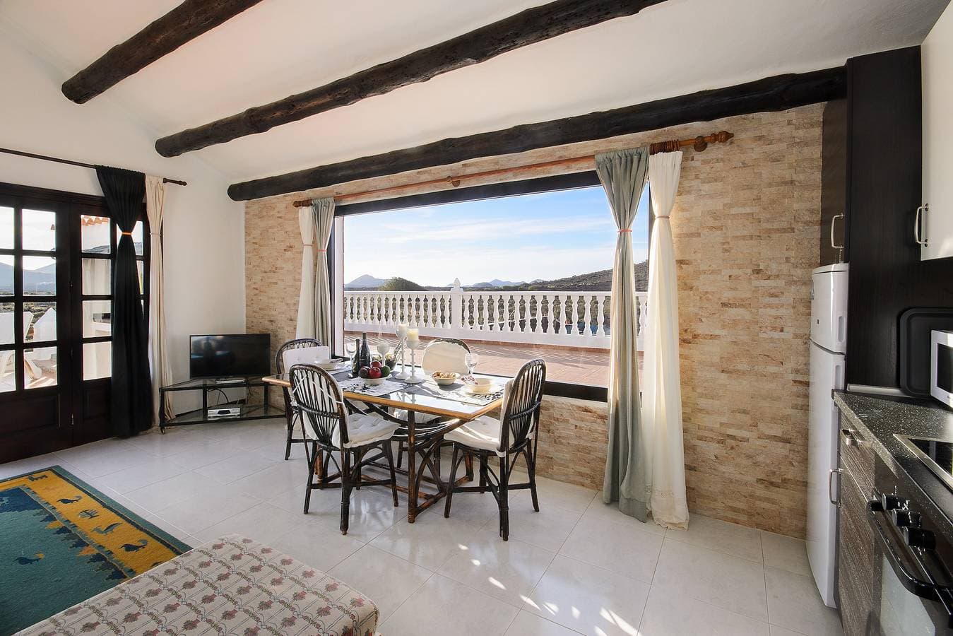 Foto 11 von 29: Clara Suite 3 mit großem Pool, beeindruckender Aussicht, Terrasse und Garten