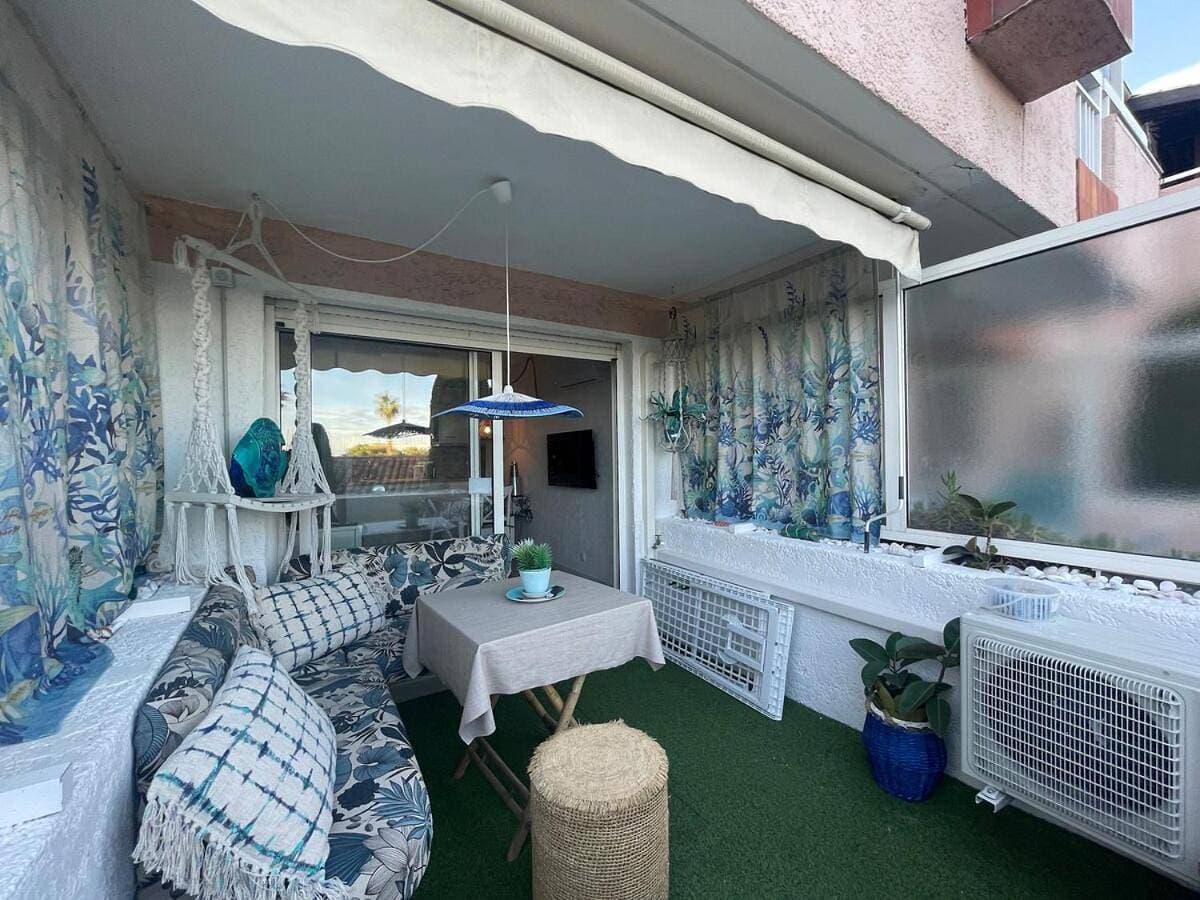 Studio with port view terrace with AC 1