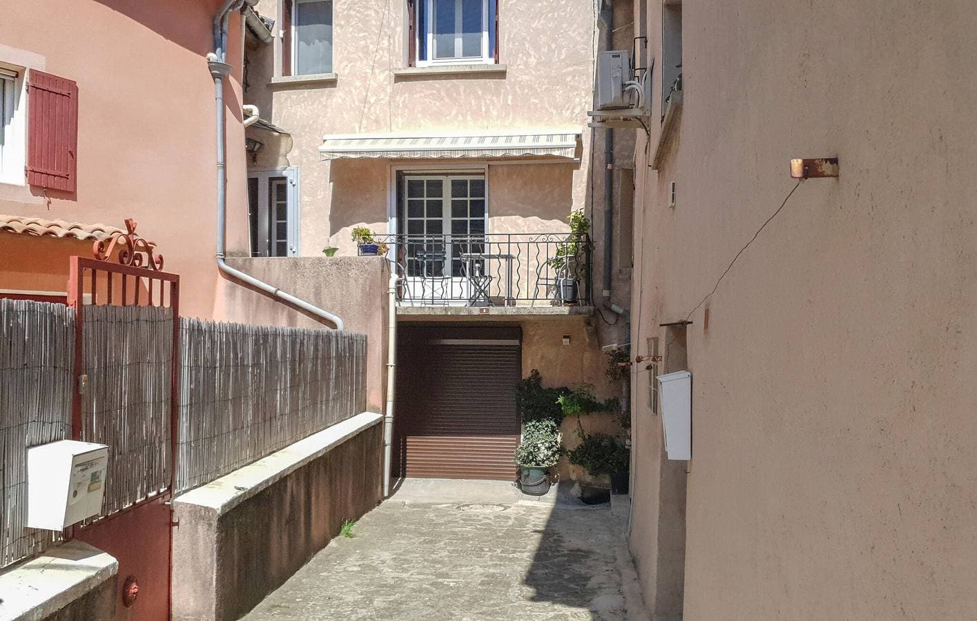 Charmante 2BD Wohnung mit Parkplatz in Bédoin 1