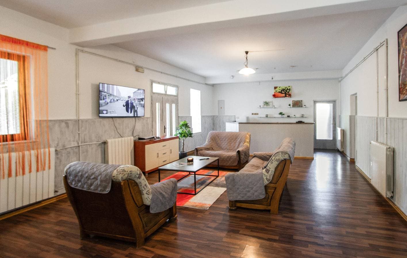 Foto 4 von 39: Geräumige 2-Zimmer-Wohnung mit Pool, WLAN, Klimaanlage und Parkplatz – Ihr idealer Rückzugsort!