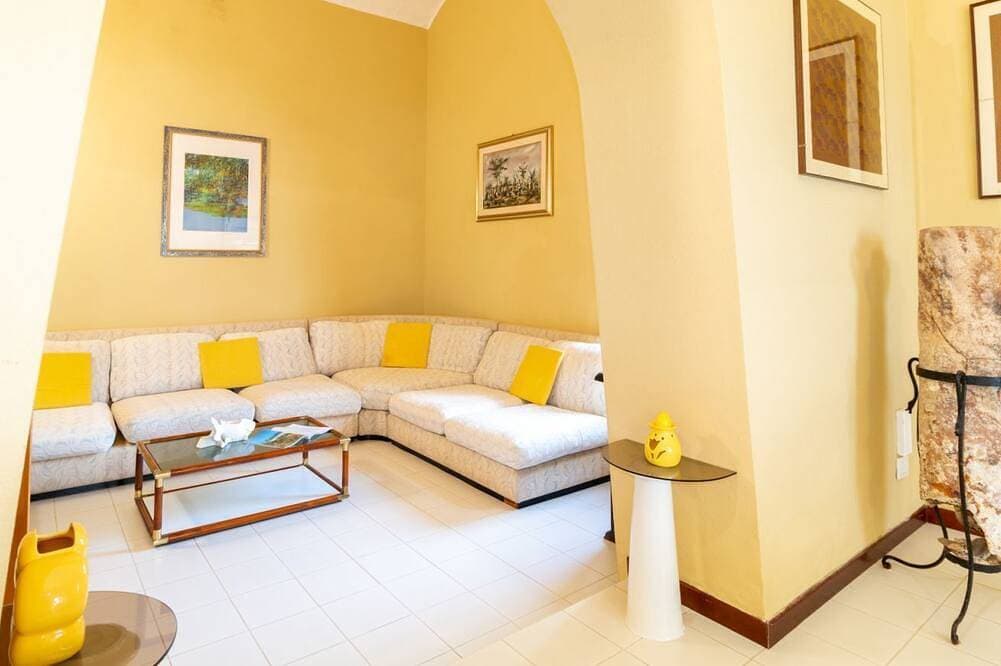 Foto 11 von 30: Overlooking the incredible beauty of the San Giovanni di Sinis coast, Villa Maestrale is an exclusive residence designed for those seeking privacy, comfort, and a breathtaking sea view.The spacious and bright villa comprises four bedrooms, one of which i