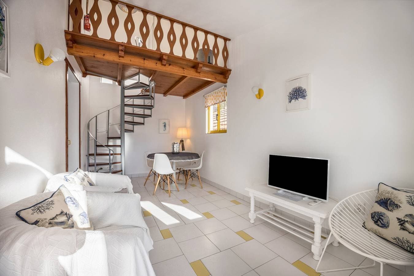 Foto 5 von 20: Ferienwohnung 'Apartamento Amarelo T1' mit Balkon und WLAN