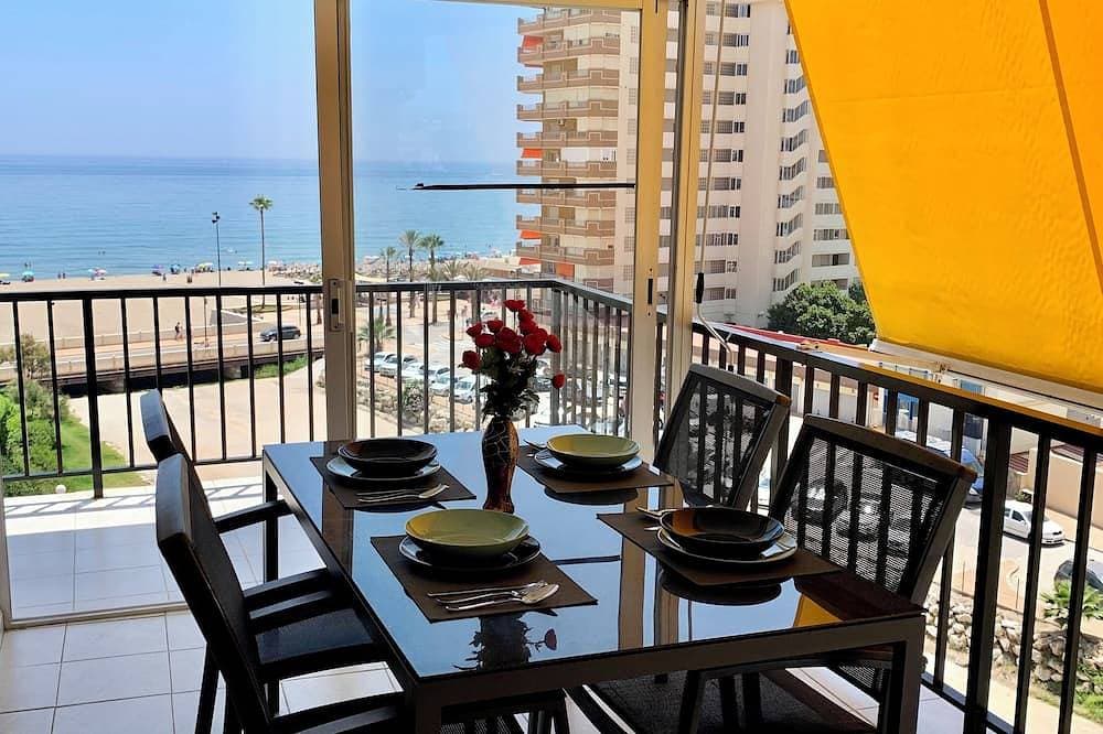 Beachfront 2 bedroom apartment, seaview, swimmingpool, parking 1