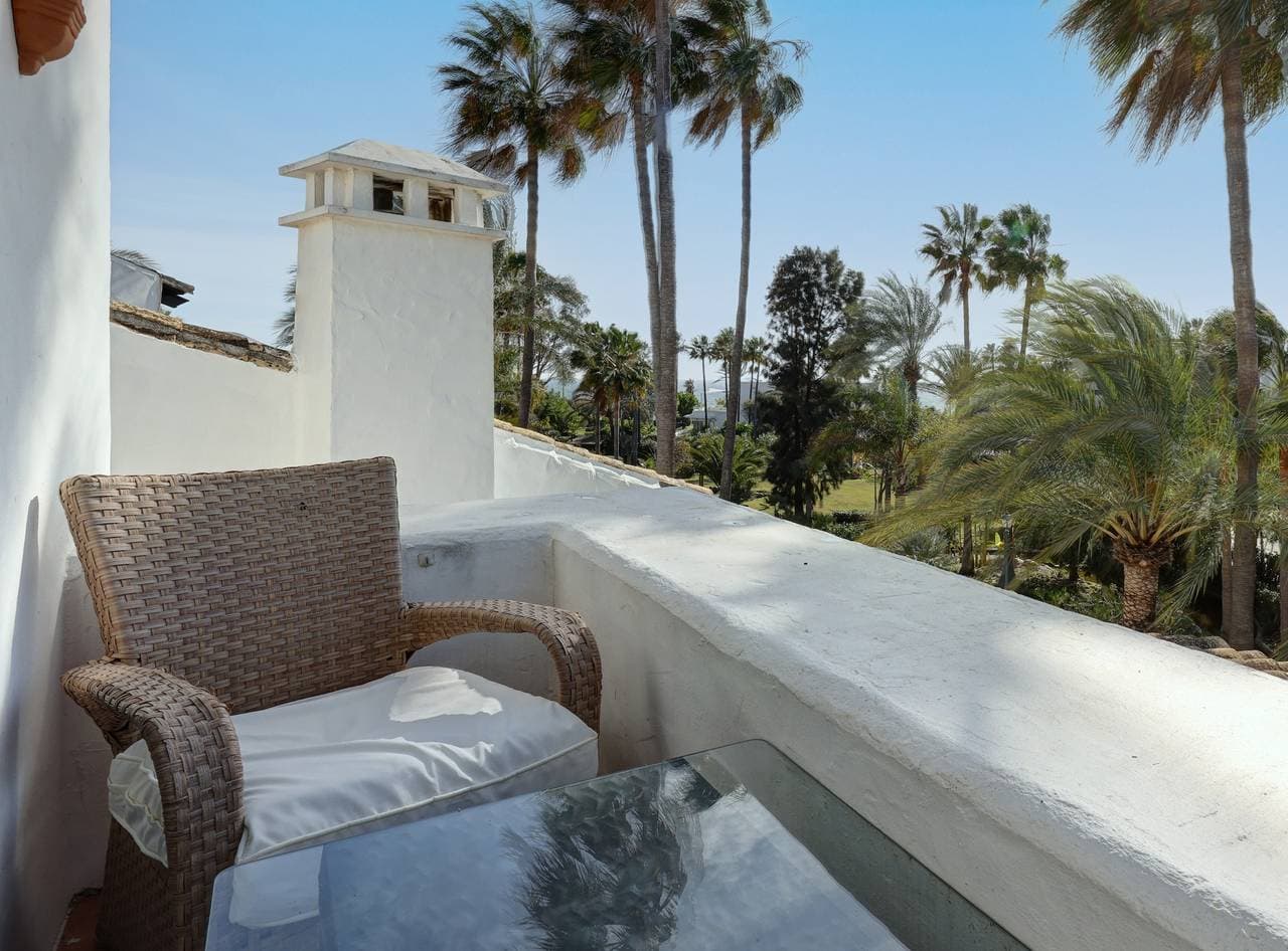 Foto 4 von 26: Ferienhaus 'Frontline Paradise Townhouse' in Strandnähe mit Balkon & Pool
