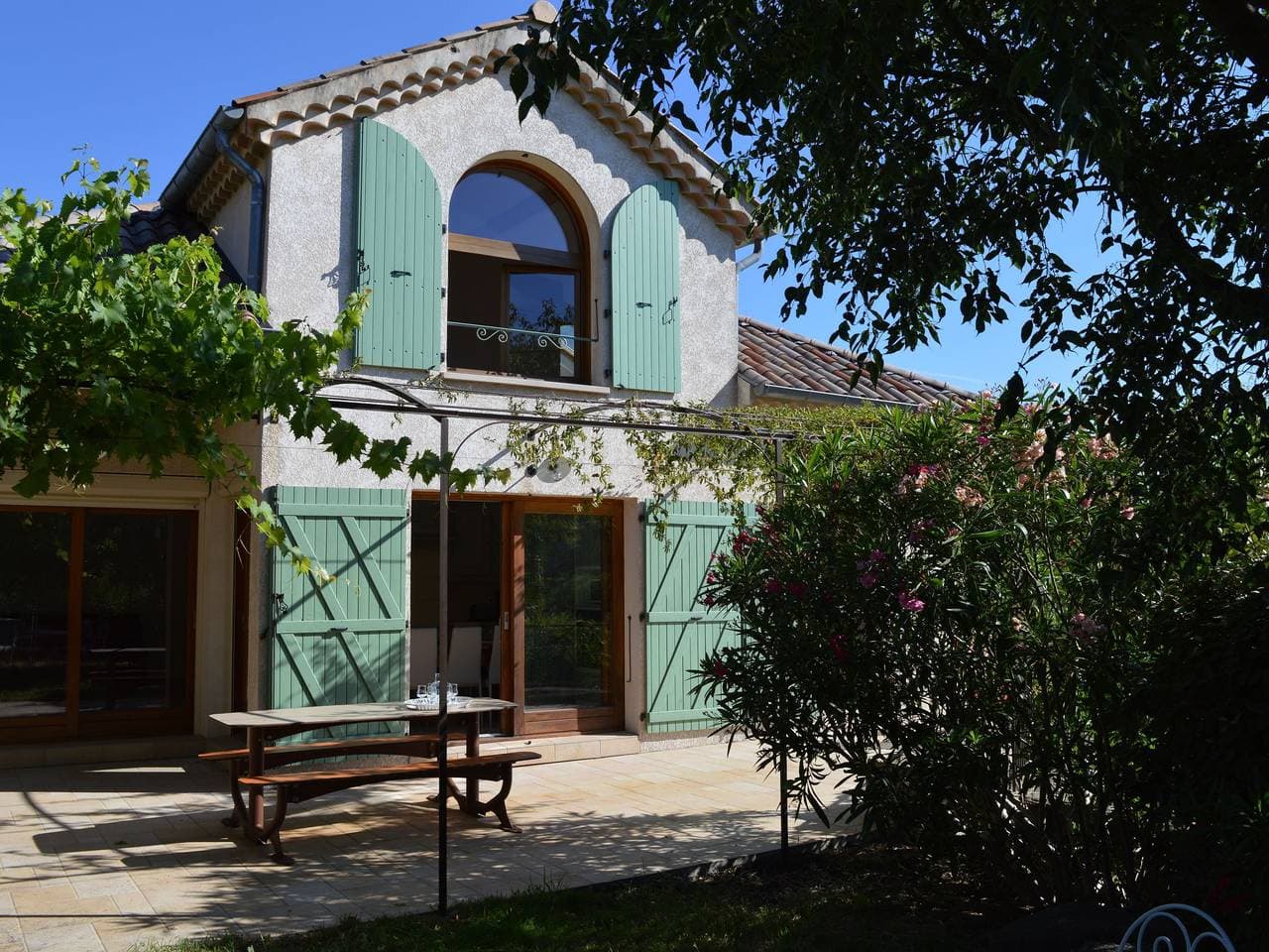 Geräumiges Ferienhaus in Les Vans mit Swimmingpool 1