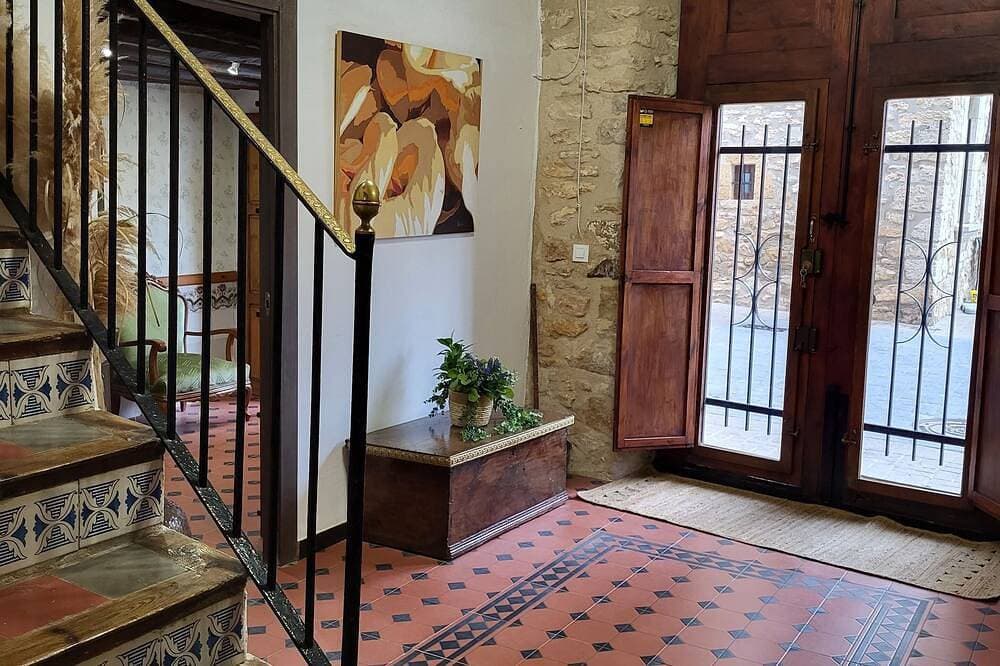 Rural tourist apartment with spa area. Main Square. Pb. Sant Jordi 1