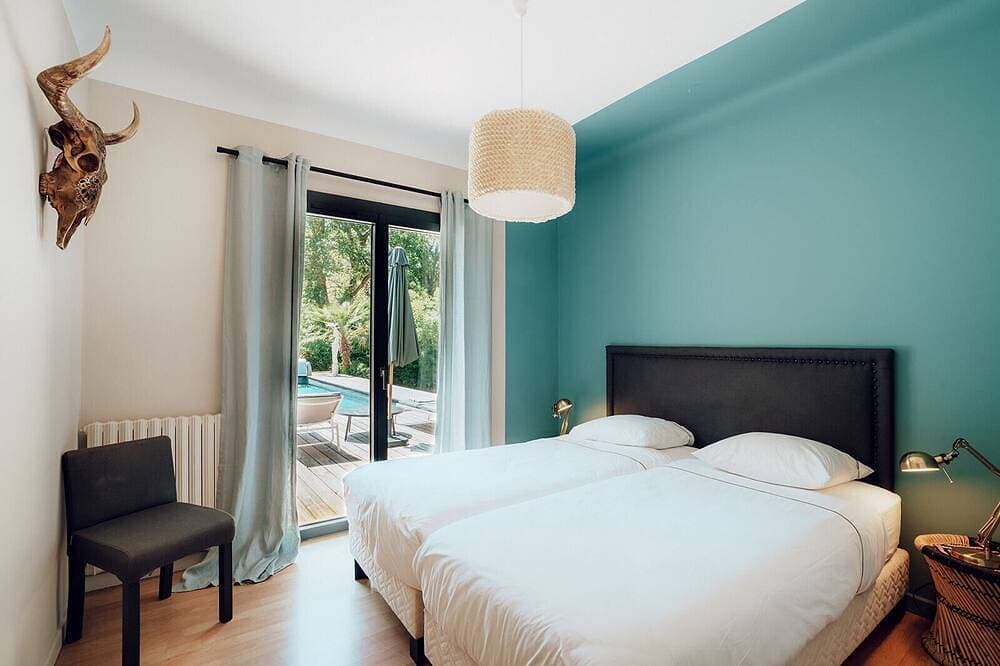 Foto 3 von 30: Villa in der Nähe von Biarritz, Schwimmbad, bewaldeter Park, 4 Schlafzimmer