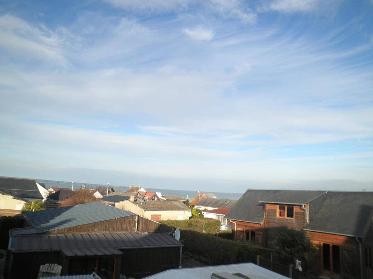 Appartement F1 mansardé à 100m de la plage, proche de Arromanches et des plages du Débarquement 1