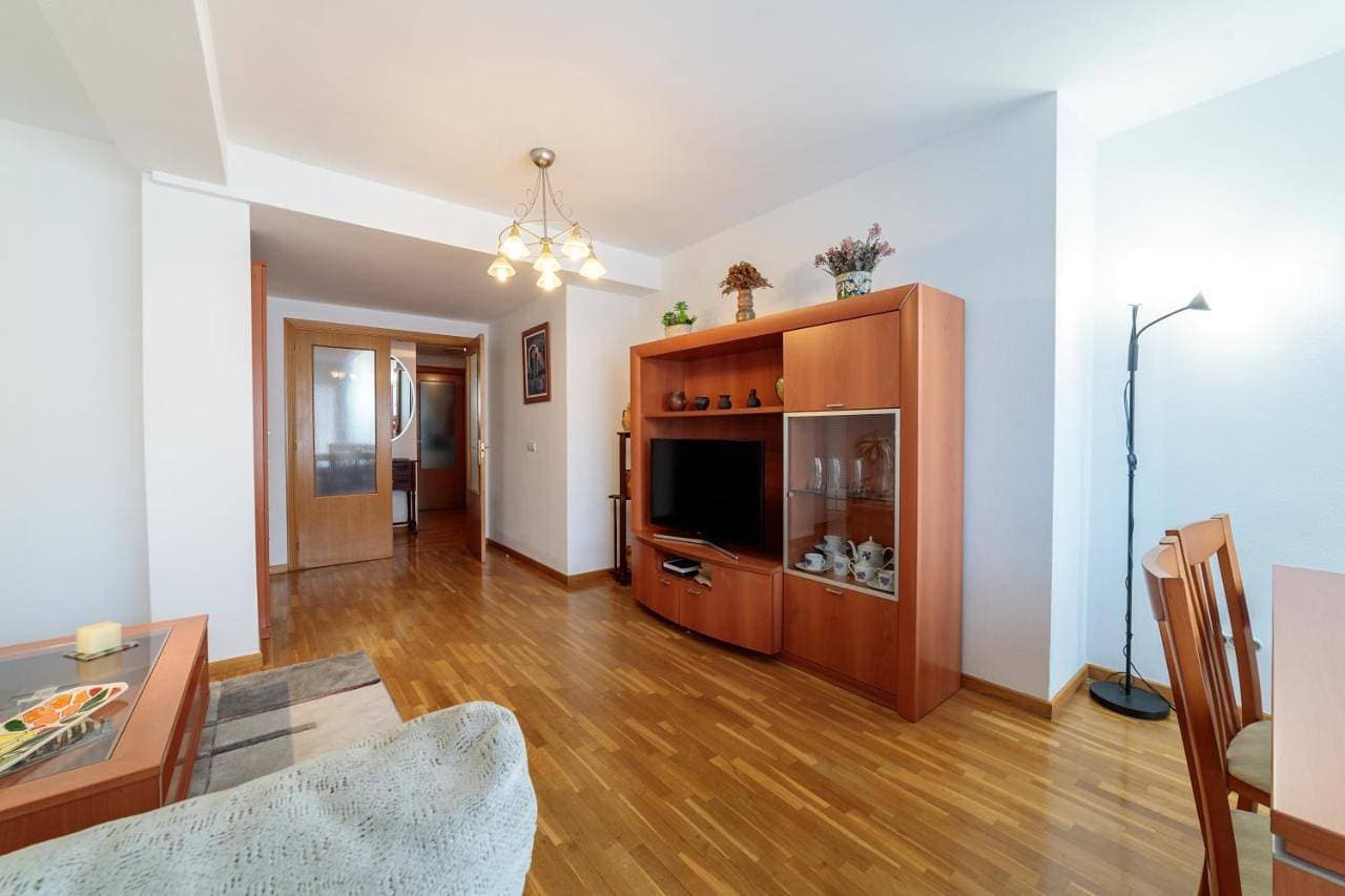 Foto 5 von 35: Two-Bedroom Apartment