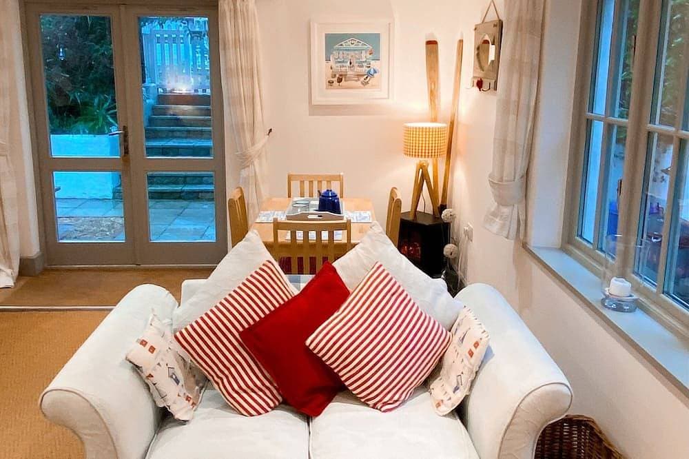 Foto 13 von 28: Cottage set in 2 acres, next to coast path, short walk to beach, pub & cafe! 😎
