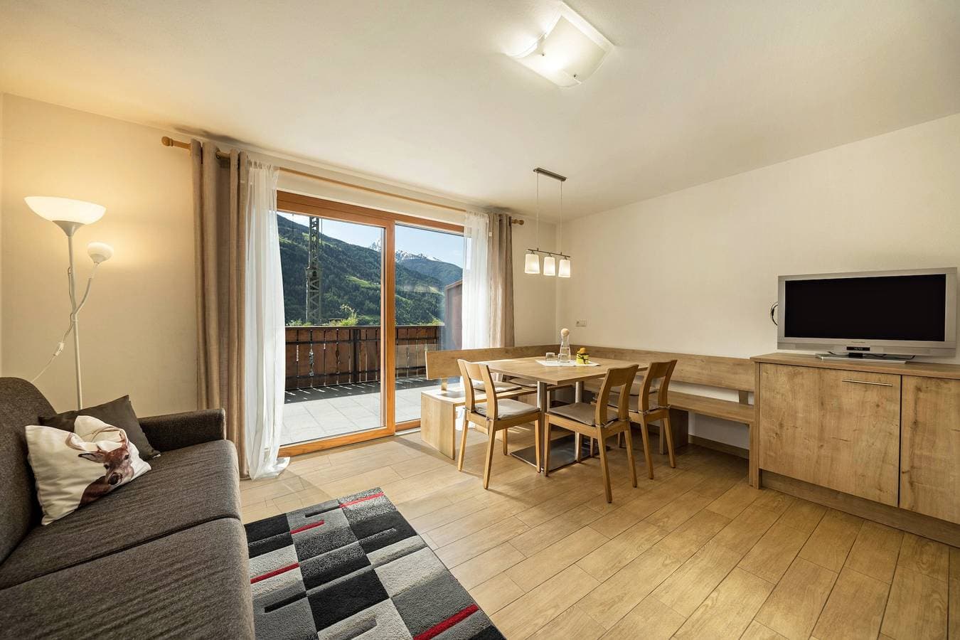 Foto 3 von 15: Ferienwohnung " Pfandlerhof Rot" mit Bergblick, WLAN, Balkon & Garten