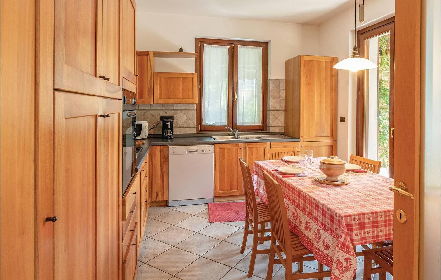 Foto 12 von 25: 150qm Wohnung mit WiFi, Parkplatz, Terrasse und Garten