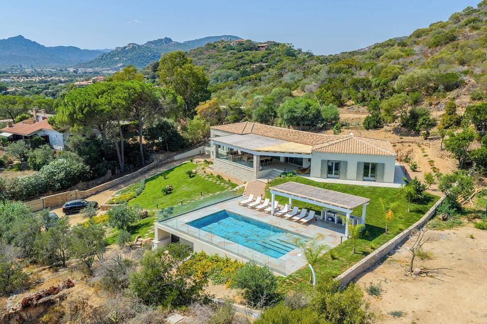 Foto 4 von 30: Contemporary Coastal Living: The New Villa Muvrunara