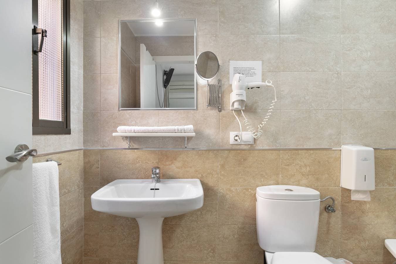 Foto 6 von 22: Doppelzimmer - 3 mit WLAN und Klimaanlage
