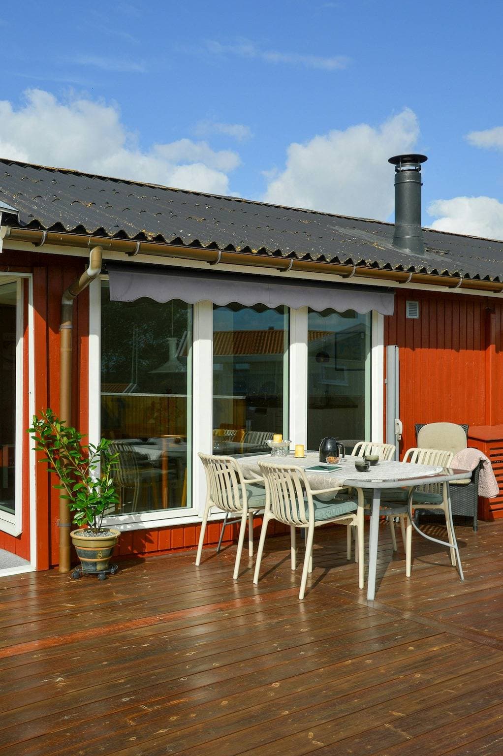 Foto 3 von 38: Ferienhaus mit Blick aufs Wasser in Grønsund