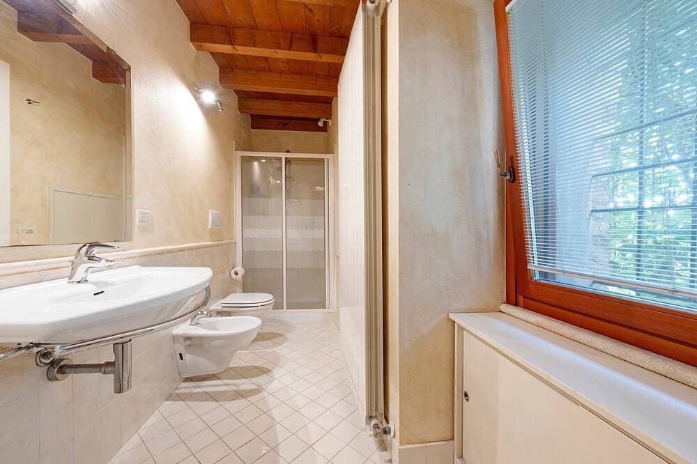 Foto 5 von 21: Ferienwohnung 'Casa Dolce Casa Al Castello' mit Seeblick, WLAN und Klimaanlage
