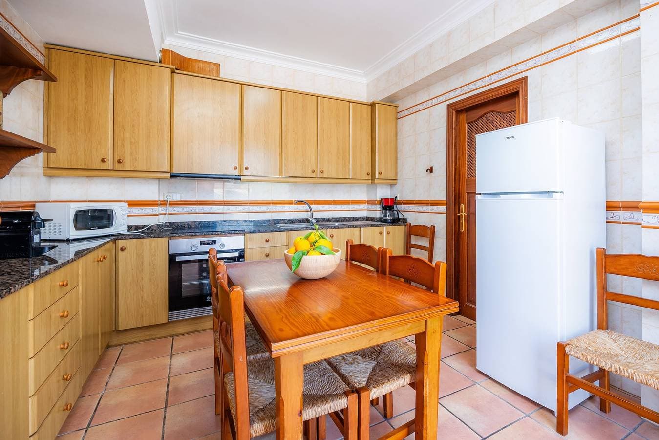 Foto 12 von 33: Strandnahe Ferienwohnung Dofí mit Terrasse und Meerblick